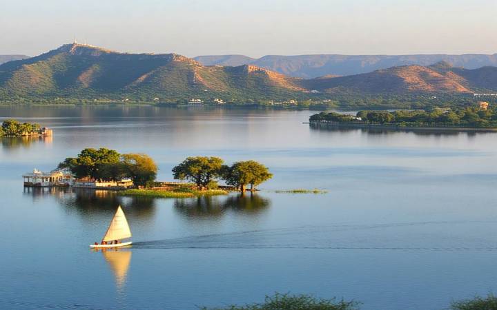Fateh Sagar lake : यहाँ जाओ, नाव की सैर करो, सूर्यास्त देखो, खाने का मजा लो
