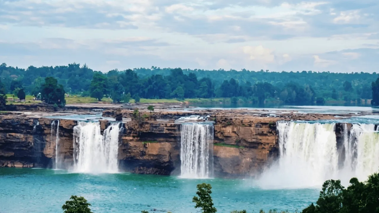 Chitrakoot Waterfall क्या सच में इतना खतरनाक और खूबसूरत है